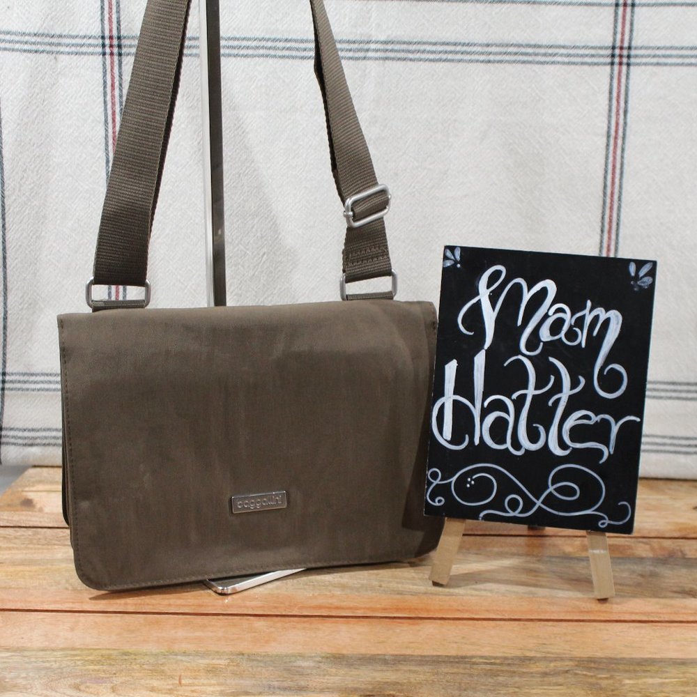 Baggallini Crossbody 3 Pocket Organizer
